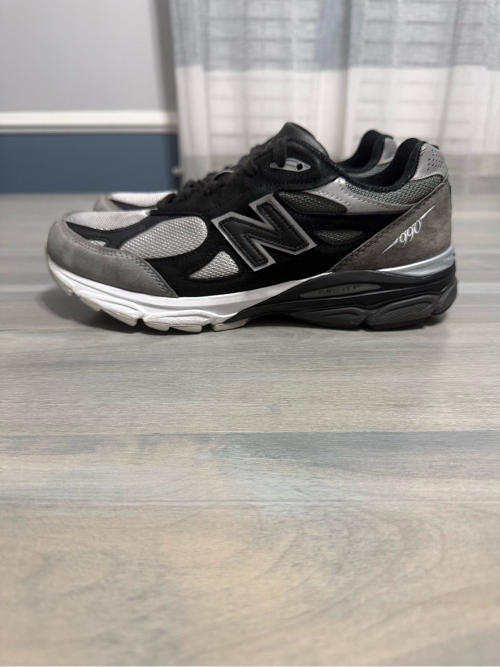 New Balance 990v3
